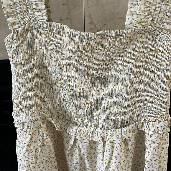 Floral Smocked Top - Picture 2 of 6